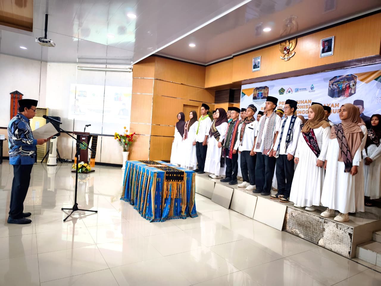 Kakanwil kukuhkan pengurus ROHIS SMA/SMK Provinsi NTT, Diharapkan Jadi Agen Moderasi Beragama